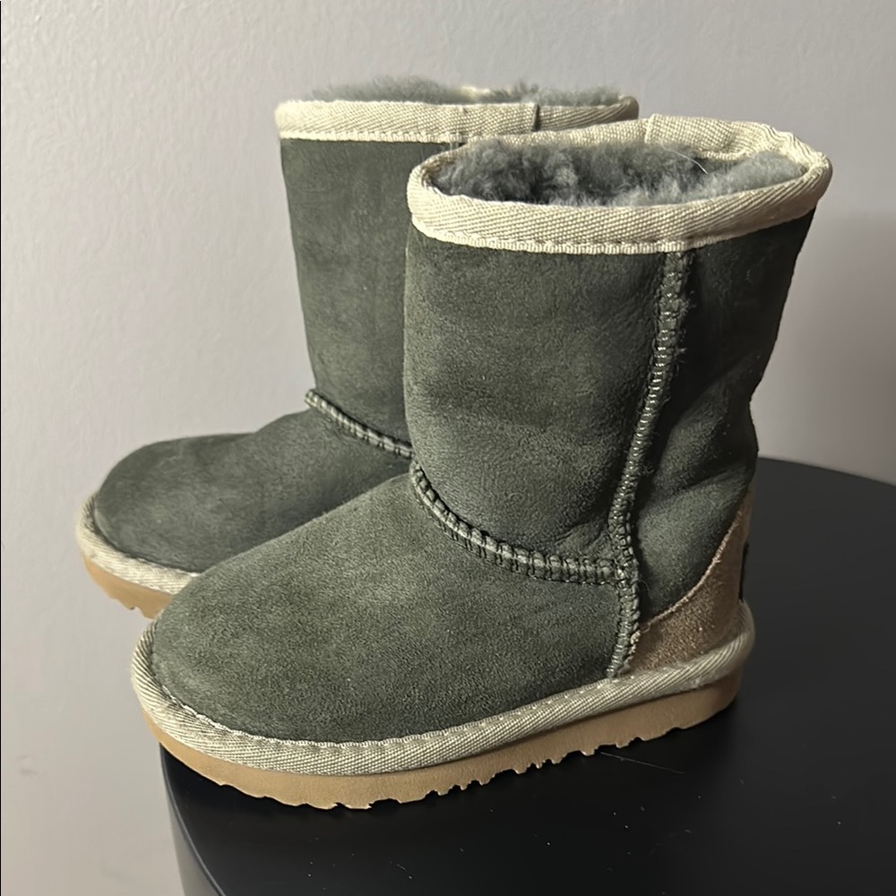 UGG toddler boots size 7